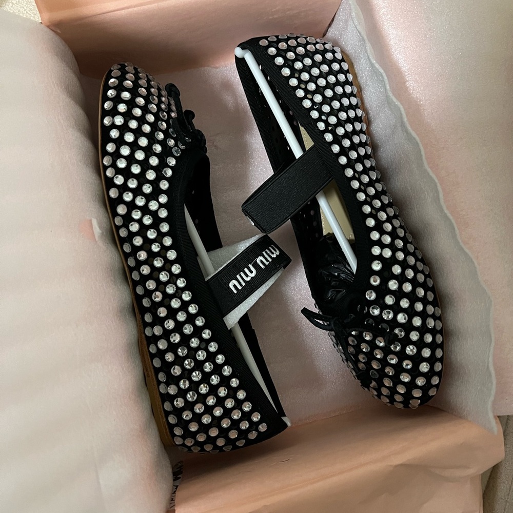 MIU MIU
Black Crystal-Cut Ballerina Flats